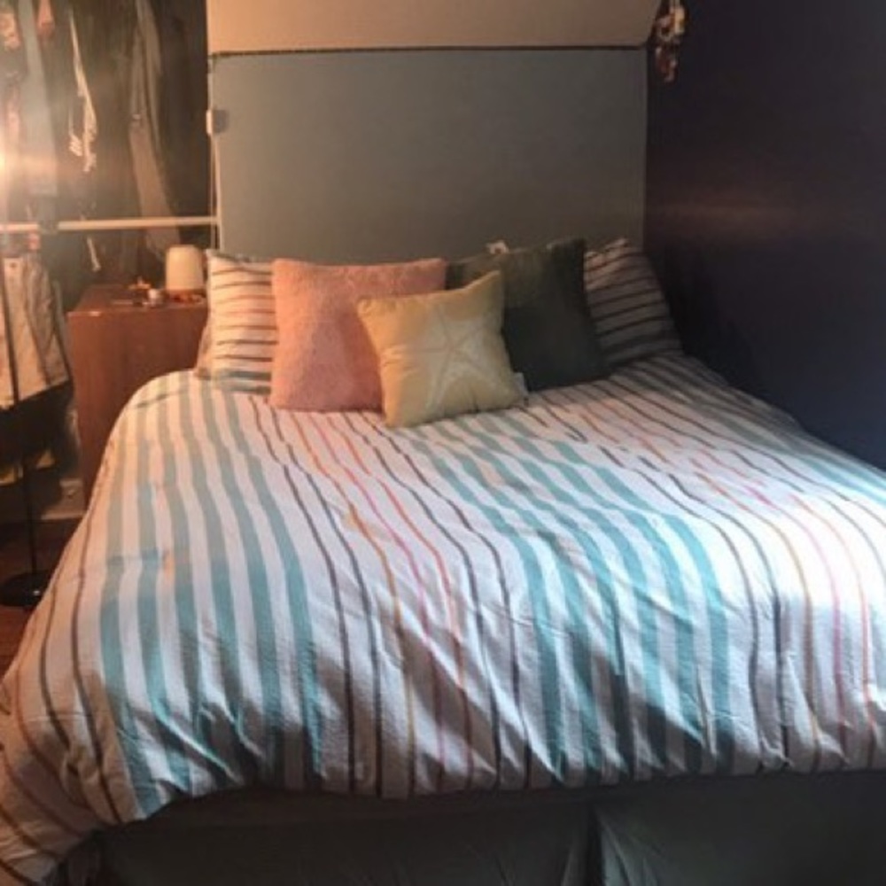 Modern southern home queen size comforter